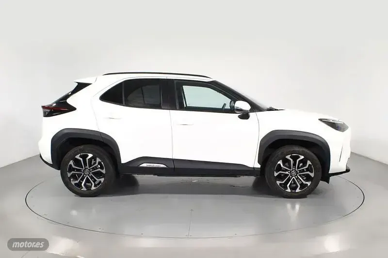 Usado Toyota Yaris Cross Active 116 CV (85 kW) 2025 Blanco SUV
