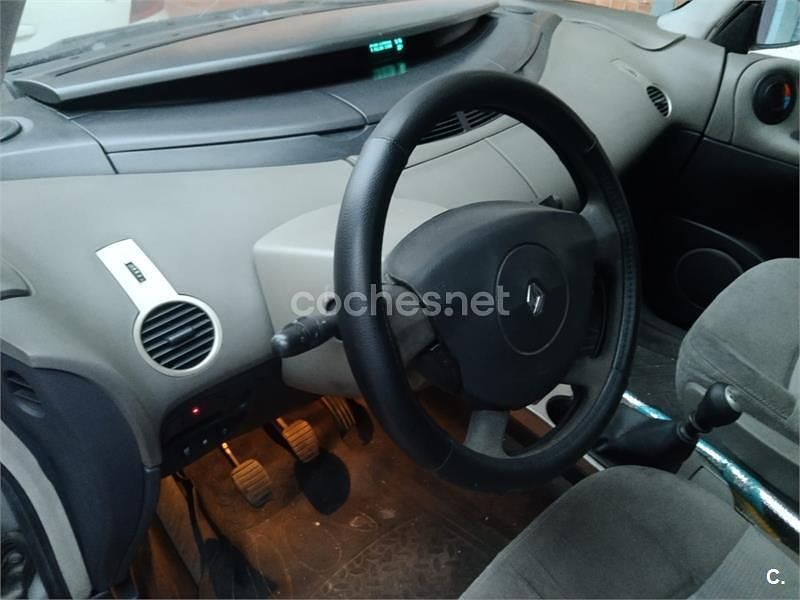 Usado Renault Espace Dynamique 150 CV (110 kW) 2005 Gris / plata Monovolumen