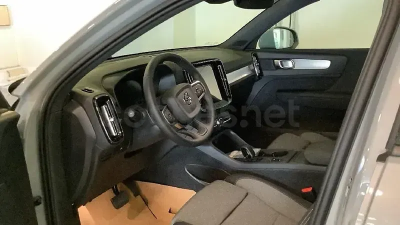 Nuevo Volvo XC40 Core 163 CV (119 kW) 2026 Gris / plata SUV