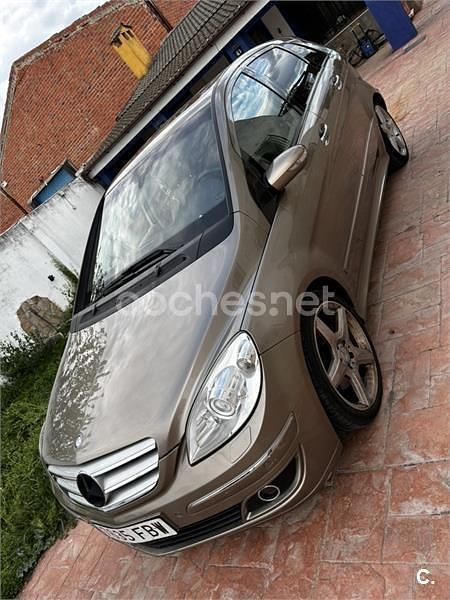 Usado Mercedes B200 140 CV (102 kW) 2006 Marrón Monovolumen