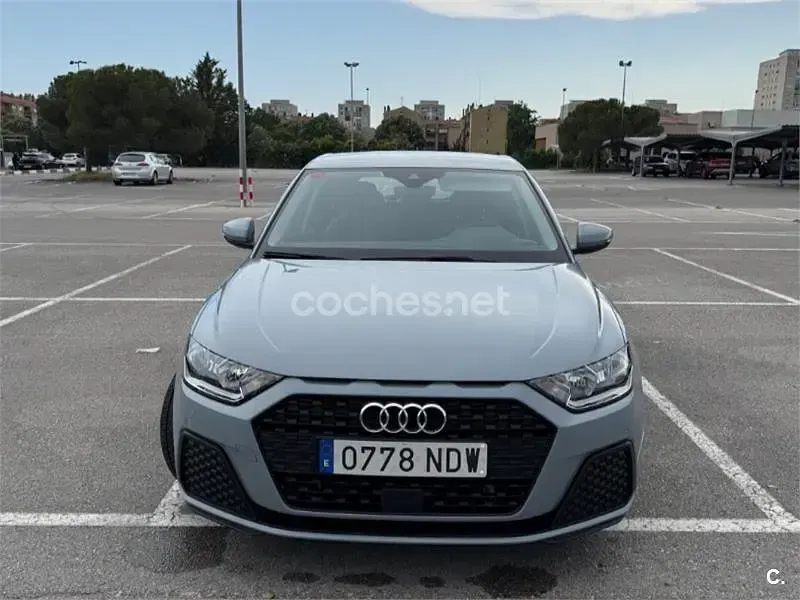 Usado Audi A1 Sportback 110 CV (80 kW) 2022 Gris / plata Utilitario