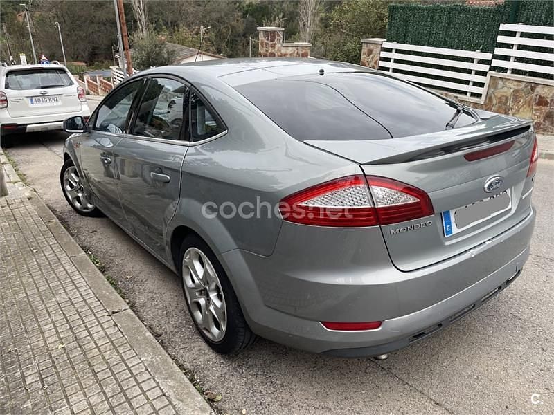 Usado Ford Mondeo Titanium 140 CV (102 kW) 2008 Gris / plata Berlina