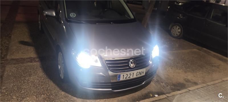 Gris / plata Usado 2009 VW Touran Highline Monovolumen | 7500 € (Precio justo) - Imagen 1/4