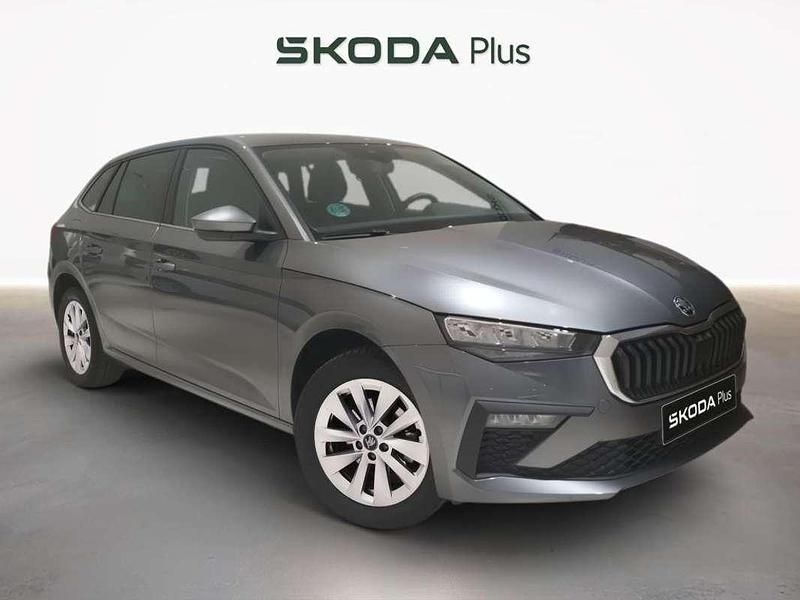 Gris / plata Usado 2025 Skoda Scala Selection Utilitario | 20.990 € (Un poco caro) - Imagen 1/4