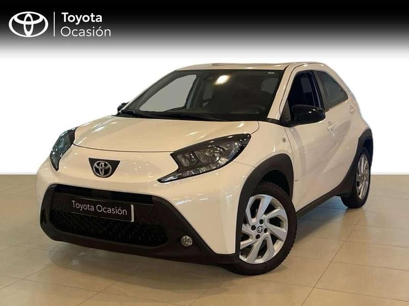 Blanco Usado 2023 Toyota Aygo Play Utilitario | 14.390 € (Un poco caro) - Imagen 1/4