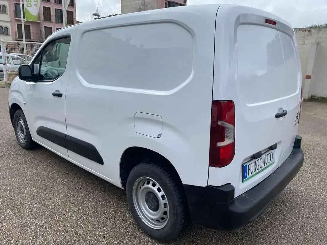 Usado Citroën Berlingo 102 CV (75 kW) 2021 Blanco Monovolumen