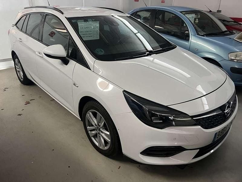 Usado Opel Astra Elegance 122 CV (89 kW) 2020 Blanco Familiar