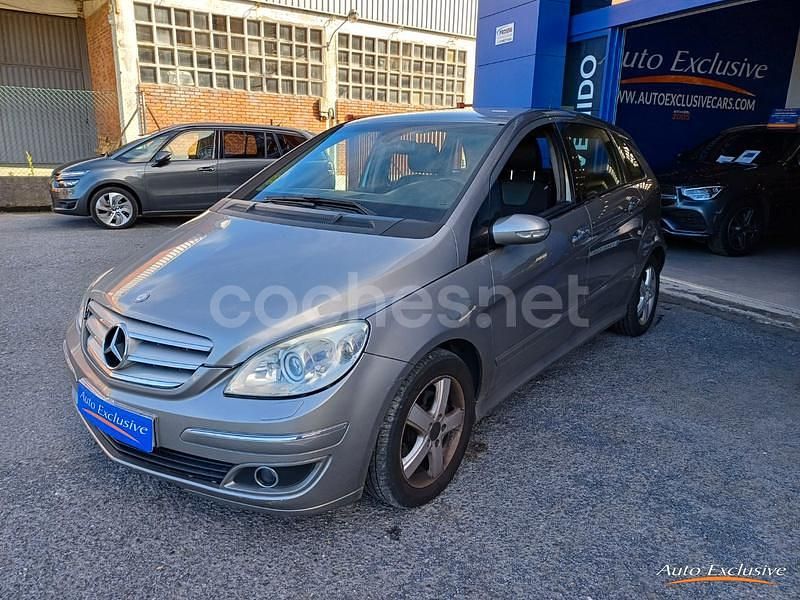 Usado Mercedes B200 140 CV (102 kW) 2007 Gris / plata Monovolumen