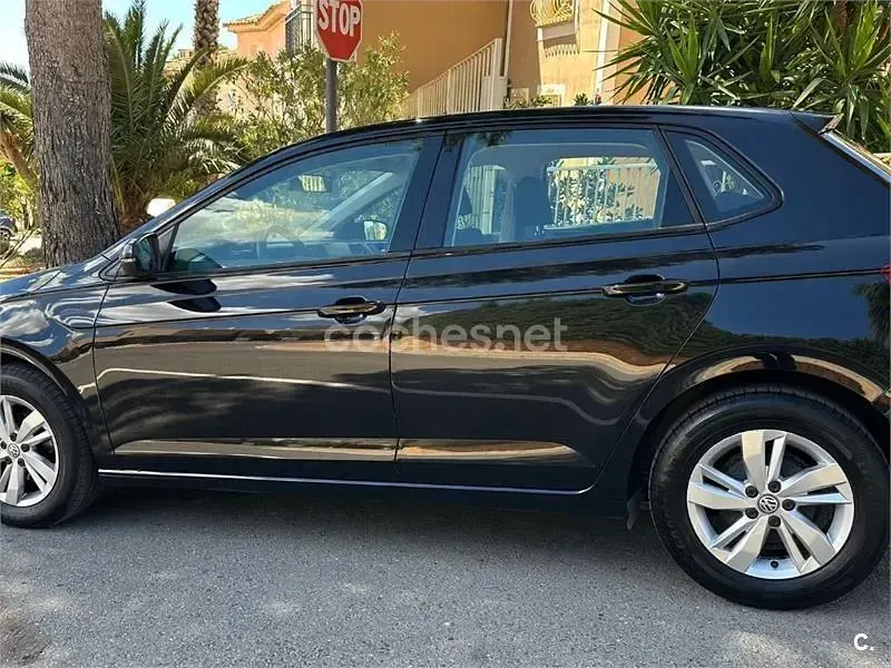Usado VW Polo Advance 95 CV (69 kW) 2018 Negro Utilitario