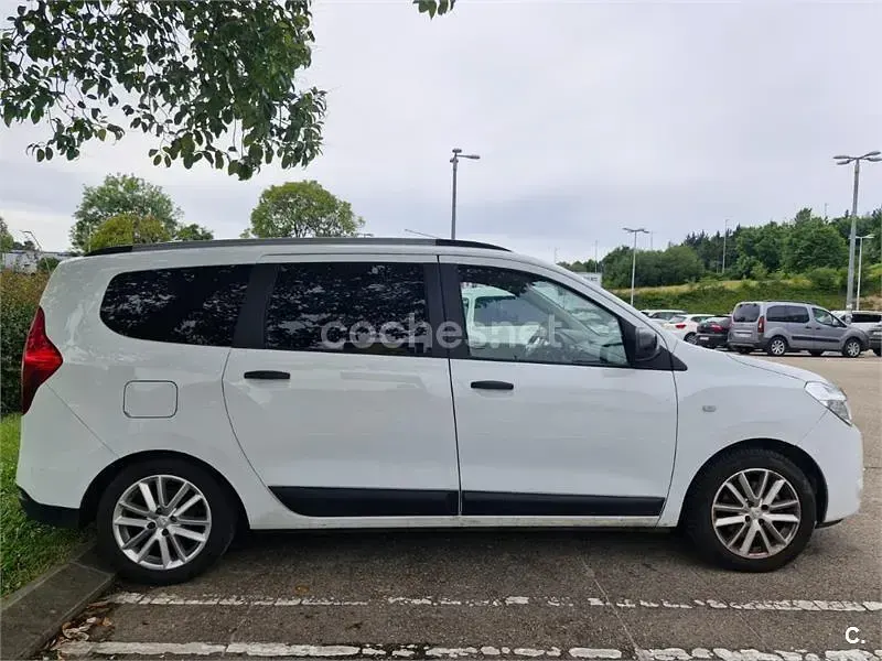 Usado Dacia Lodgy Comfort 95 CV (69 kW) 2020 Blanco Monovolumen