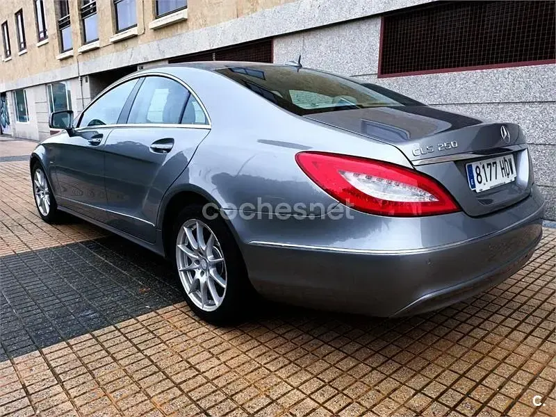 Usado Mercedes CLS250 204 CV (150 kW) 2011 Gris / plata Berlina