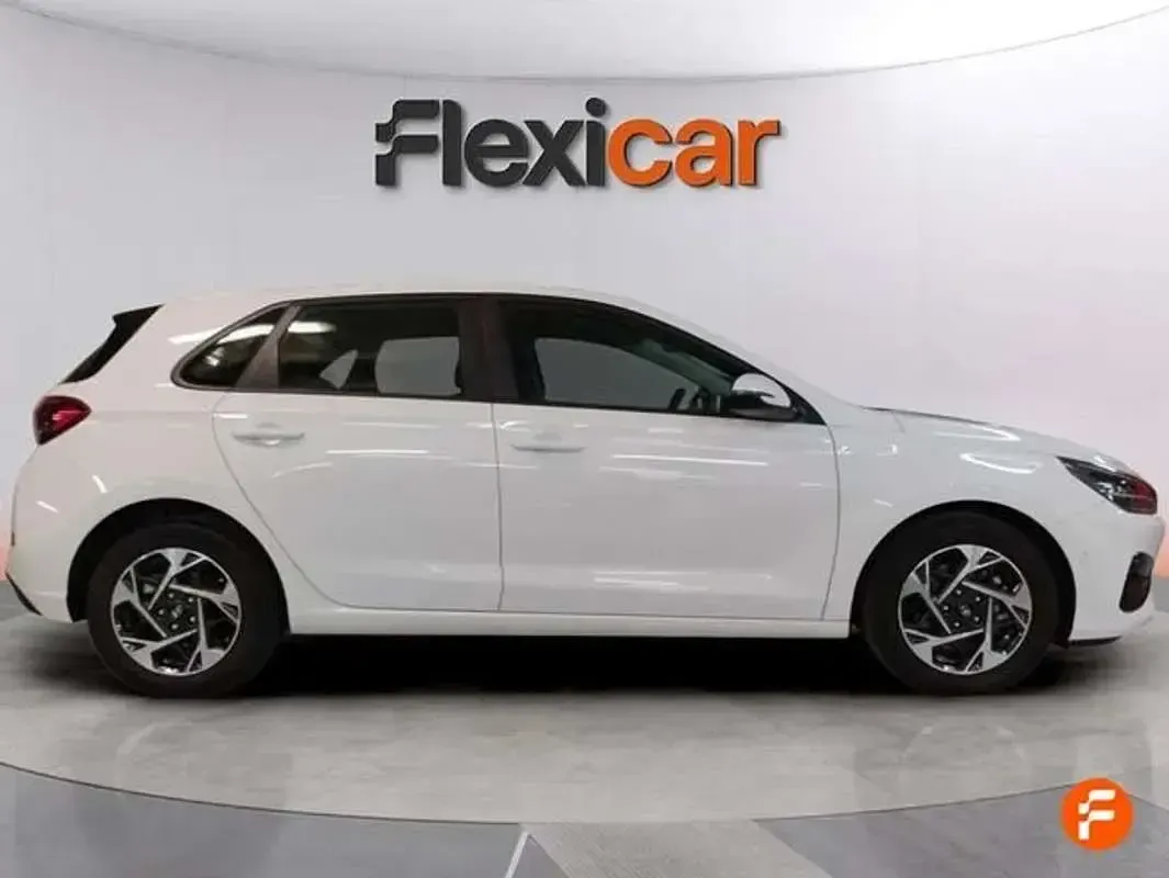 Usado Hyundai i30 120 HP (88 kW) 2024 Branco Sedan