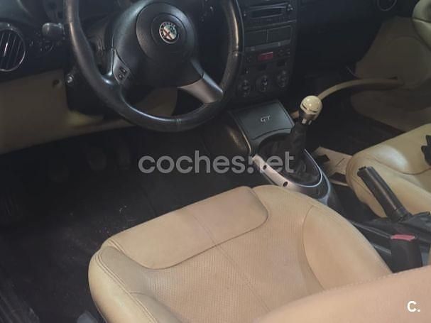 Usado Alfa Romeo GT Progression 150 CV (110 kW) 2007 Rojo Coupe