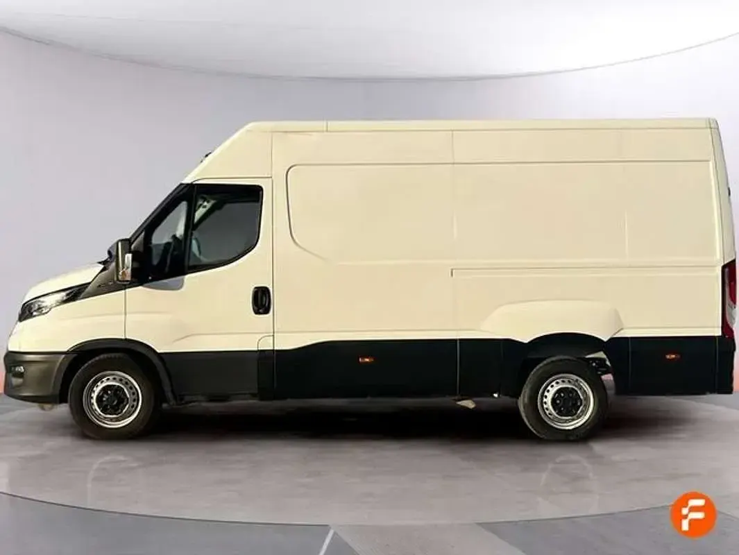 Usado Iveco Daily 156 CV (114 kW) 2023 Blanco Van