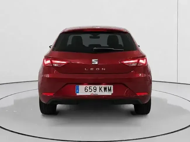 Usado Seat Leon Style 115 CV (84 kW) 2019 Rojo Berlina