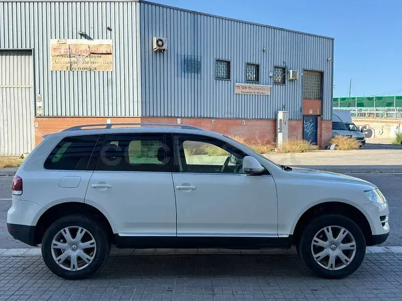 Usado VW Touareg 240 CV (176 kW) 2008 Beige SUV