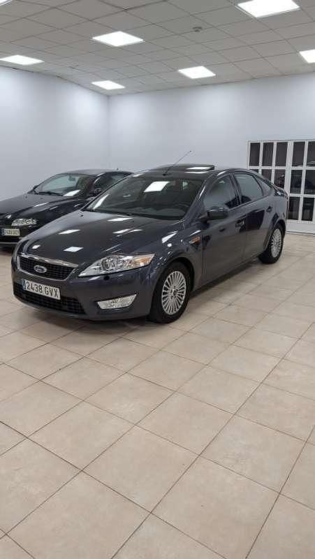 Usado Ford Mondeo Trend 125 CV (91 kW) 2010 Gris Berlina