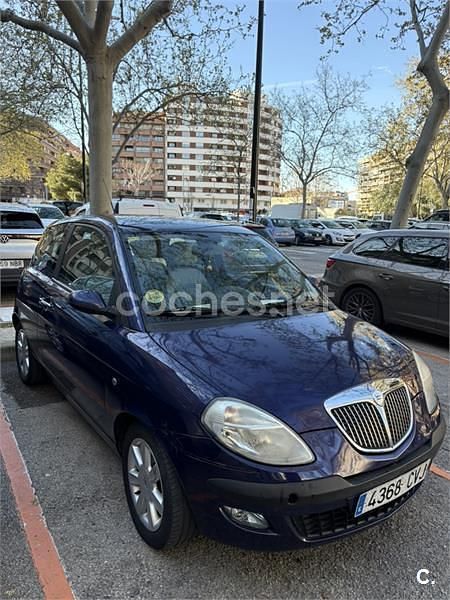Usado Lancia Ypsilon 95 CV (69 kW) 2004 Azul Utilitario