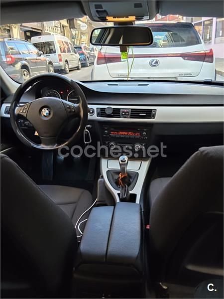Usado BMW 320 177 CV (130 kW) 2009 Negro Familiar