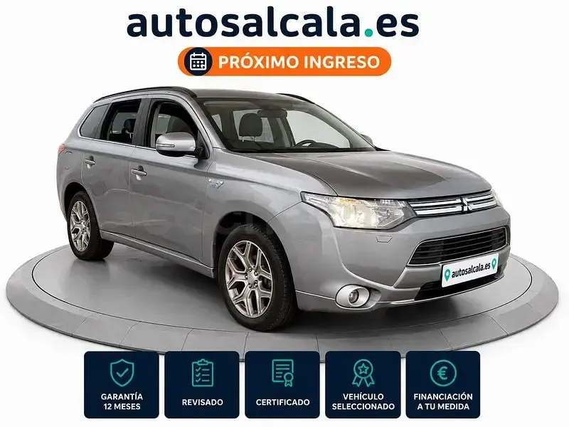 Usado Mitsubishi Outlander P-HEV 203 CV (149 kW) 2014 Gris / plata SUV