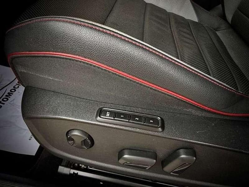 Usado VW Golf VIII GTI 245 CV (180 kW) 2021 Blanco Berlina