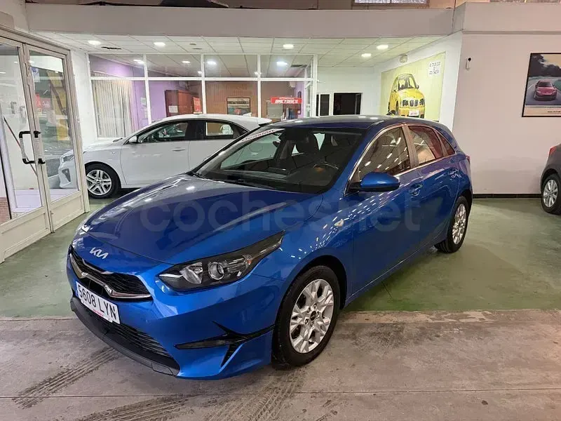 Usado Kia Ceed 136 CV (100 kW) 2022 Azul Utilitario