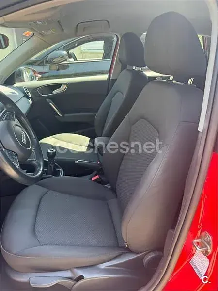 Usado Audi A1 Sportback Attraction 90 CV (66 kW) 2015 Rojo Utilitario