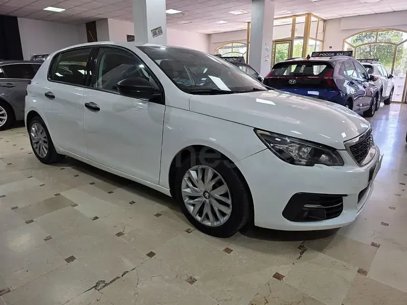 Usado Peugeot 308 Access 100 CV (73 kW) 2020 Blanco Berlina