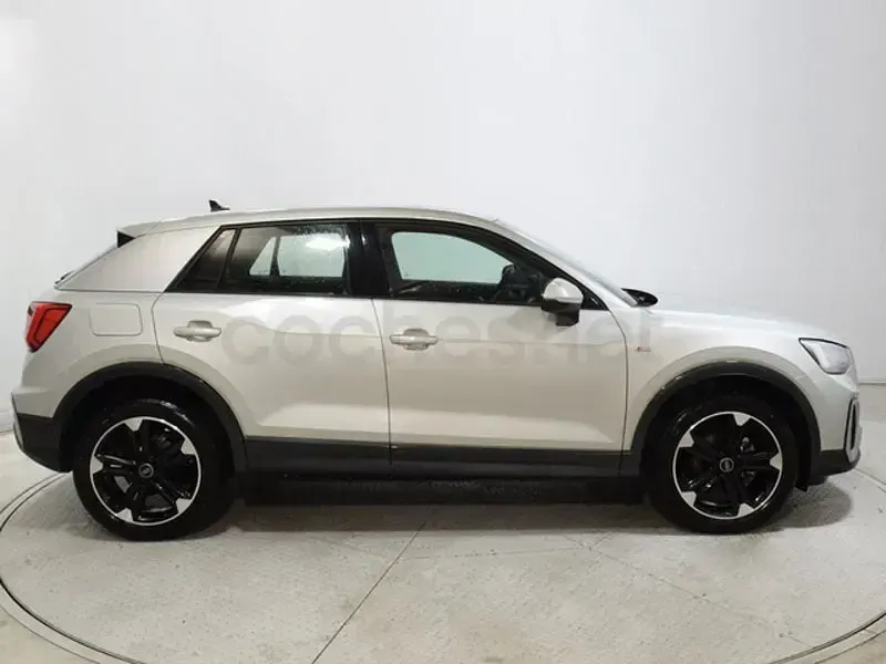 Usado Audi Q2 S-Line 116 CV (85 kW) 2025 Gris / plata SUV