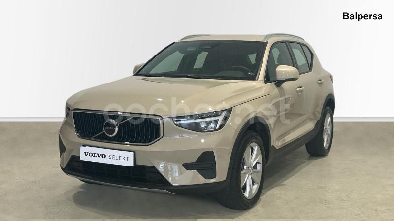 Beige Usado 2024 Volvo XC40 Core SUV | 35.990 € (Precio justo) - Imagen 1/4