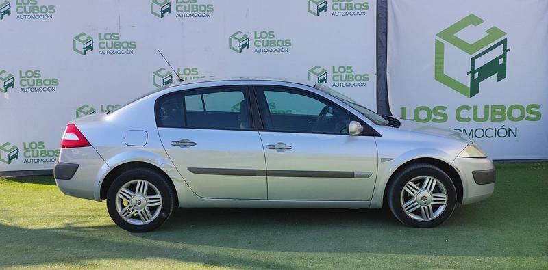 Usado Renault Mégane Cabriolet Dynamique 115 CV (84 kW) 2004 Gris Descapotable