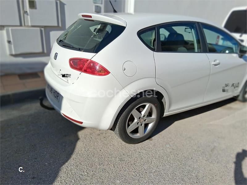 Blanco Usado 2011 Seat Leon Style Berlina | 5500 € (Precio justo) - Imagen 1/4