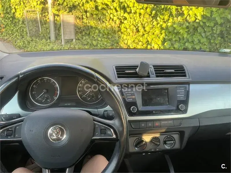Usado Skoda Fabia 75 CV (55 kW) 2016 Rojo Berlina