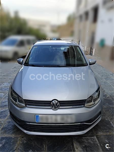 Gris / plata Usado 2015 VW Polo Advance Berlina | 7200 € (Buen precio) - Imagen 1/4