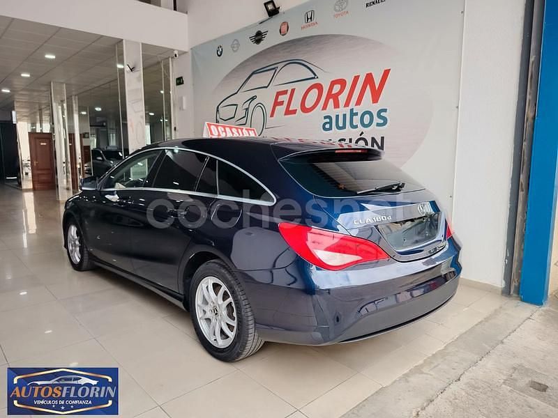 Usado Mercedes CLA200 Shooting Brake 136 CV (100 kW) 2016 Azul Familiar