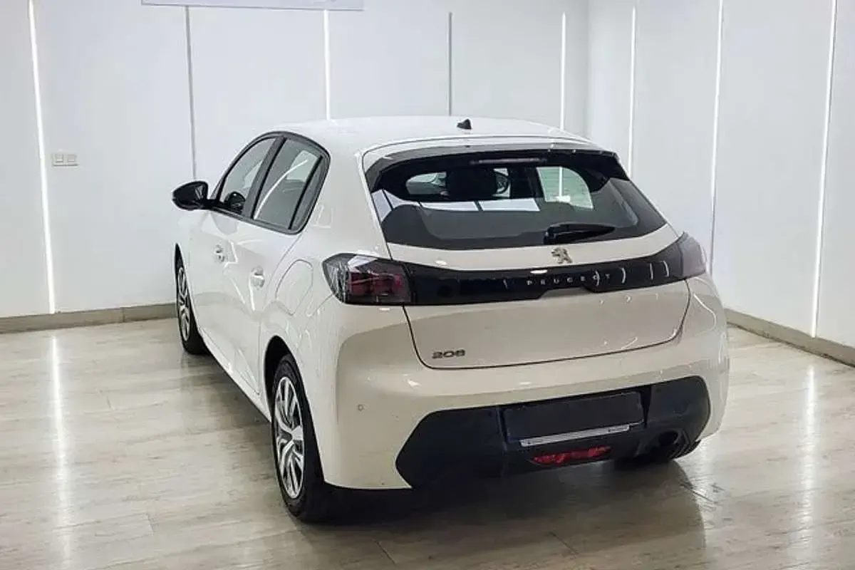 Usado Peugeot 208 Active 101 CV (74 kW) 2020 Blanco Utilitario