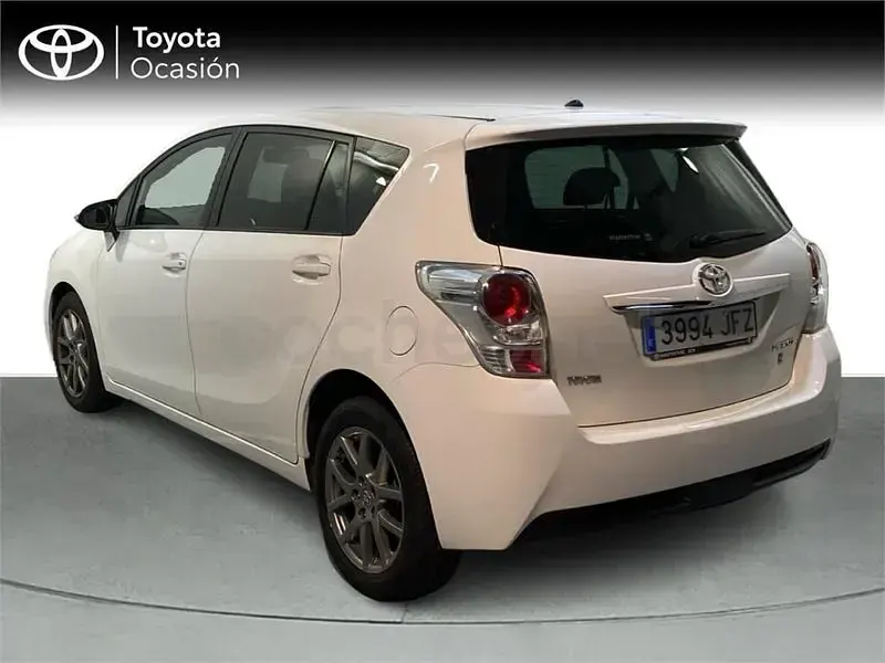 Käytetty Toyota Verso Advance 112 HP (82 kW) 2015 Valkoinen Tila-auto