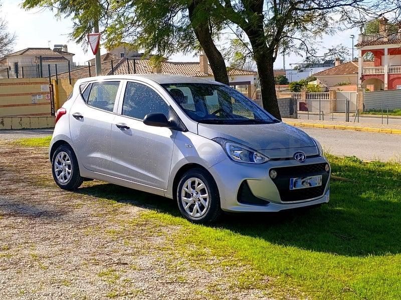 Usado Hyundai i10 67 CV (49 kW) 2020 Gris / plata Utilitario