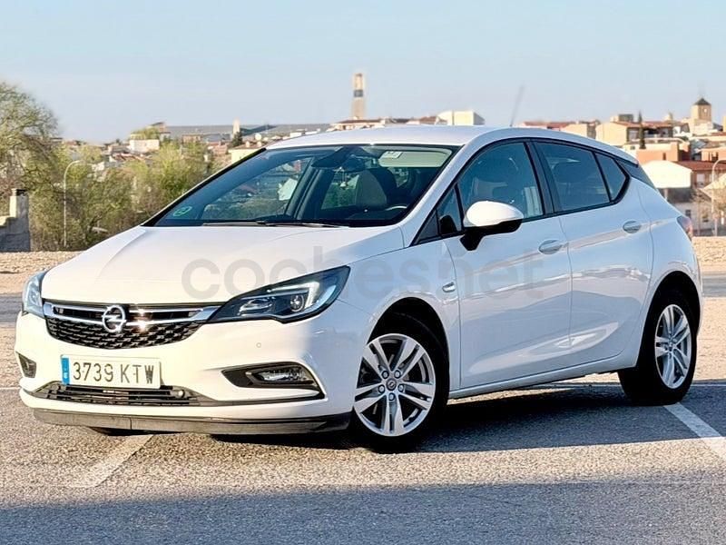 Usado Opel Astra Dynamic 110 CV (80 kW) 2019 Blanco Berlina
