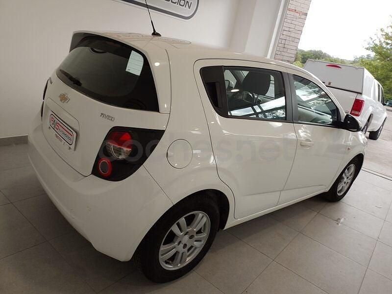 Usado Chevrolet Aveo LS 86 CV (63 kW) 2012 Blanco Berlina