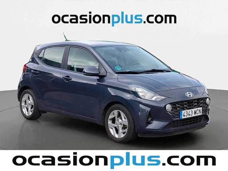 Usado Hyundai i10 67 CV (49 kW) 2022 Gris Utilitario