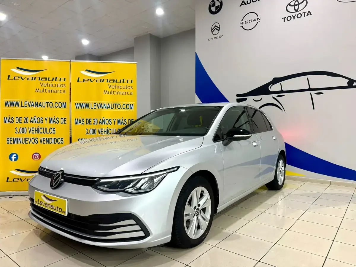 Usado VW Golf VII Life 115 CV (84 kW) 2021 Gris Utilitario