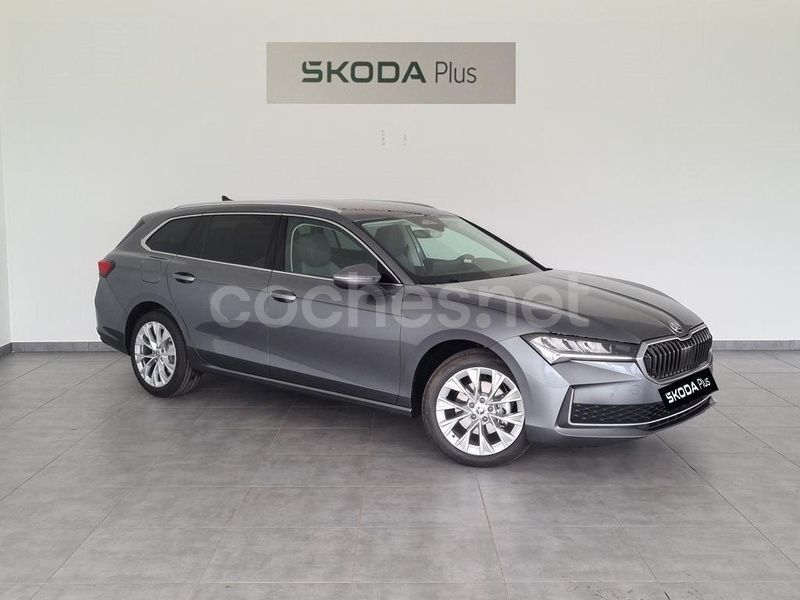 Gris / plata Usado 2024 Skoda Superb Selection Familiar | 38.900 € (Precio justo) - Imagen 1/4
