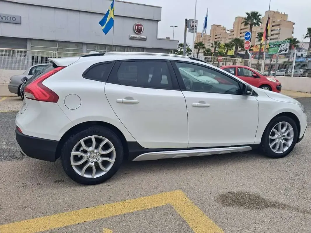 Occasion Volvo V40 Pro 152 PK (111 kW) 2018 Wit SUV