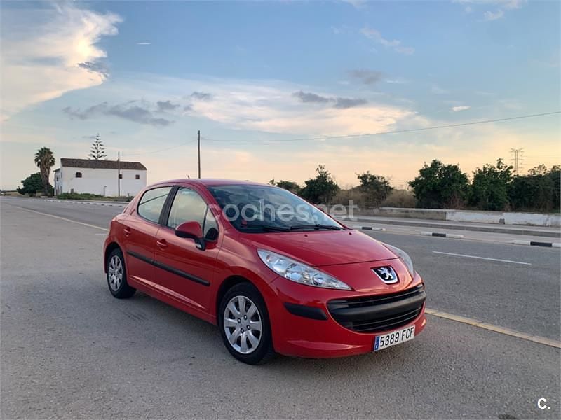 Rojo Usado 2006 Peugeot 207 Berlina | 4500 € (Caro) - Imagen 1/4