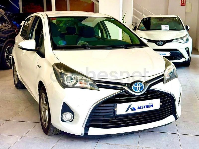Usado Toyota Yaris Hybrid Active 100 CV (73 kW) 2016 Blanco Berlina
