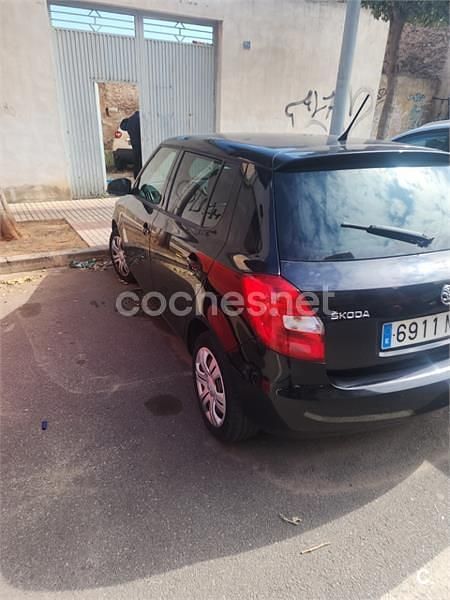 Usado Skoda Fabia Ambition 90 CV (66 kW) 2015 Negro Berlina