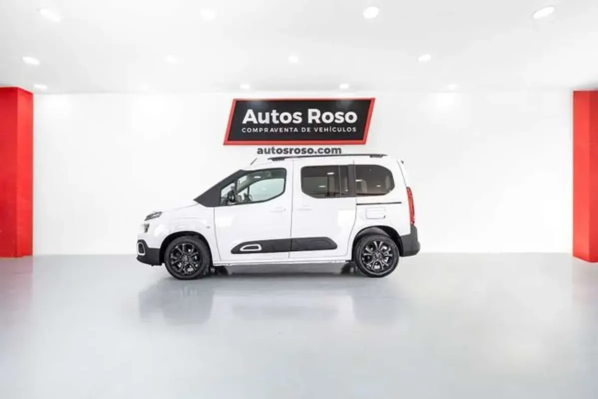 Usado Citroën Berlingo Shine 102 CV (75 kW) 2021 Blanco Monovolumen