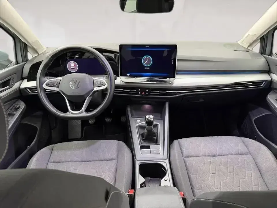 Usado VW Golf VIII Life 116 CV (85 kW) 2025 Gris Utilitario