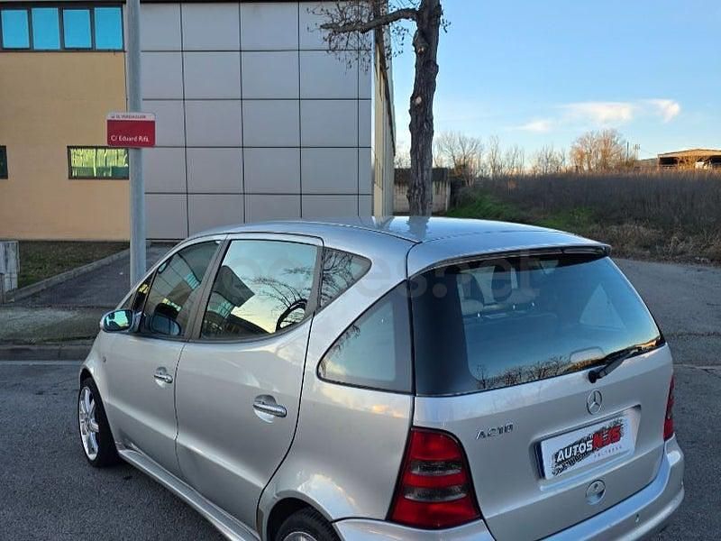 Usado Mercedes A210 140 CV (102 kW) 2004 Gris / plata Monovolumen